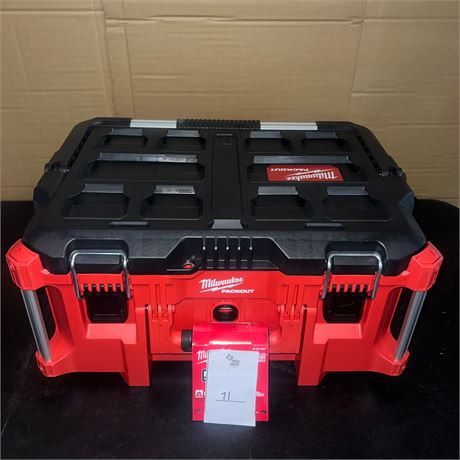 Retail $89.97 Milwaukee PACKOUT 22 in. Large Tool Box