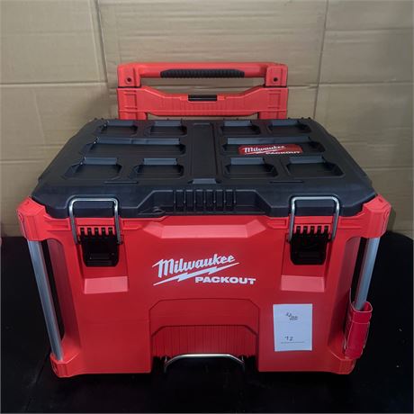 Retail $163.19 Milwaukee PACKOUT 22 in. Rolling Tool Box